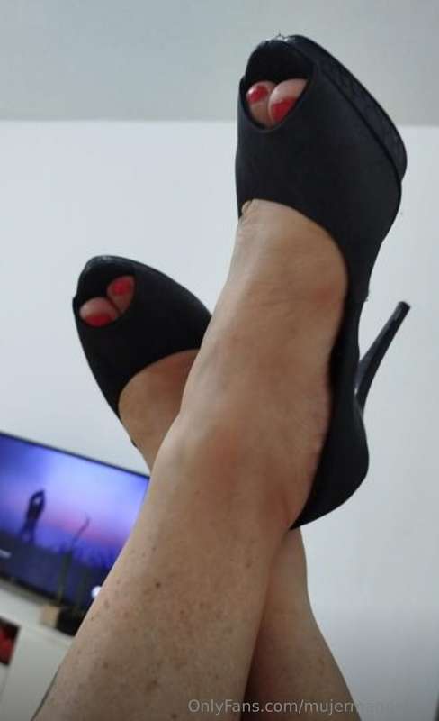 Do you like fetishes? My hottest fans tell me.. barefoot pri.. 3