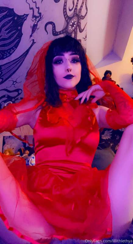 💦❤️ Lydia Deetz needs help taking the dress off ❤️💦 29