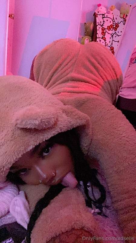 bend me over daddy 🍑 1