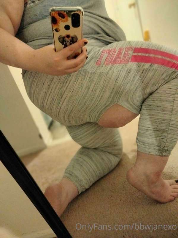 ***Clearly I need new lounge/clean house wear...*** 👀

🤞 Any.. 1