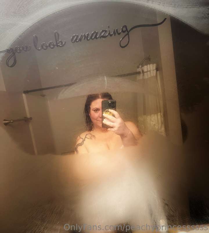 Good morning baby 💋 Missed you in the shower 🚿