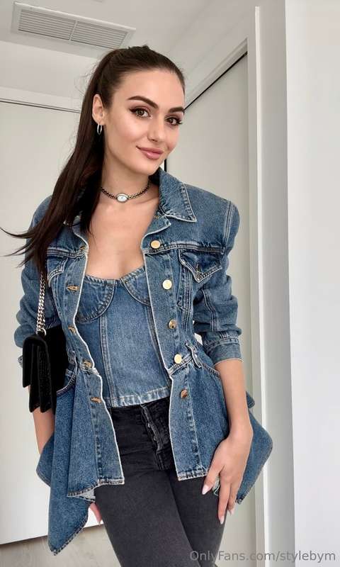 Full denim 🤍💙 do you love it or hate it? 