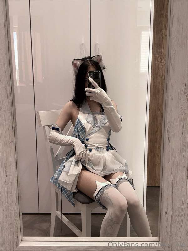 Senpai!💢 How do you like my new outfit? Do I look like a cut..