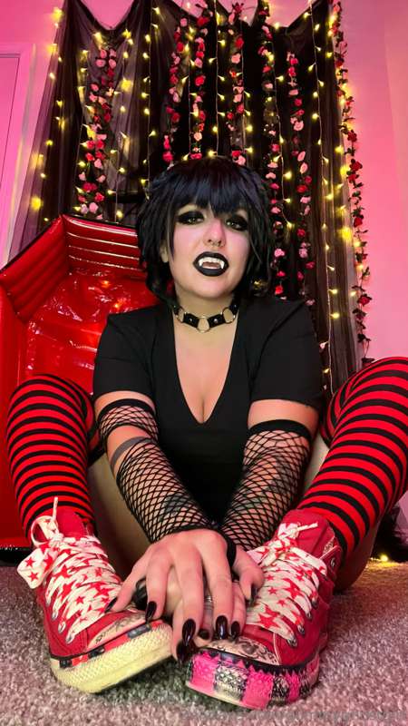 Mavis will suck more than your bl00d 😏🖤 1