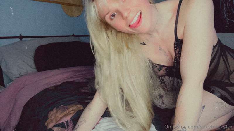 This 🔥hot 🔥 MILF next door has been daydreaming all day. 🫦  .. 2
