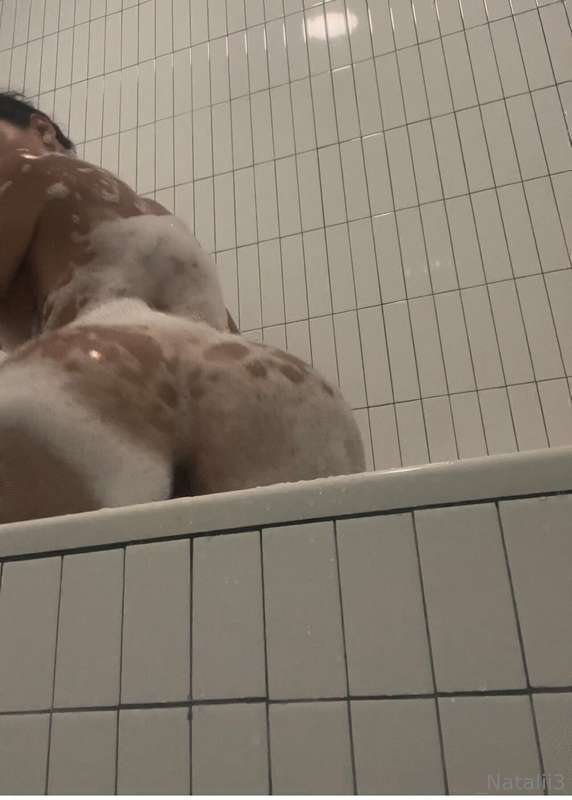 Soap me up and fuck me hard in the bath 💦