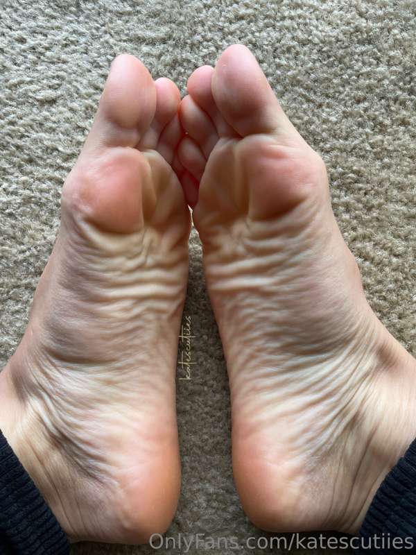 Close ups😘 tryna rub your dick on these soles?? 6