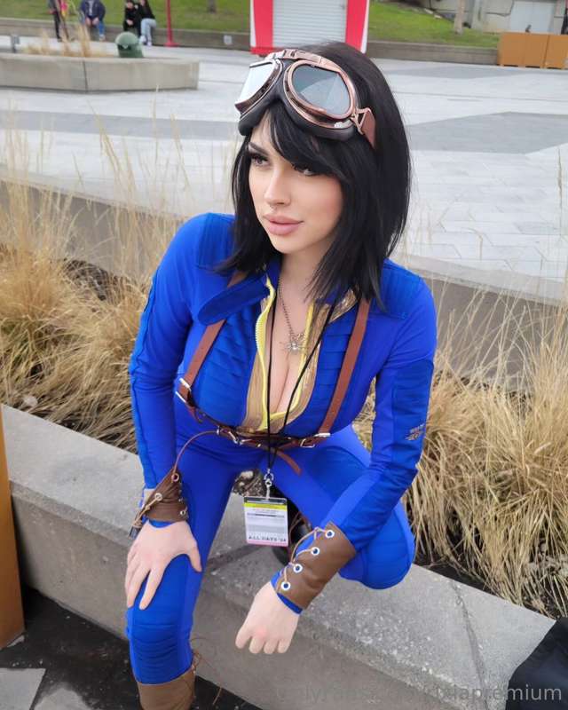 I made it to toronto comiccon today yippee