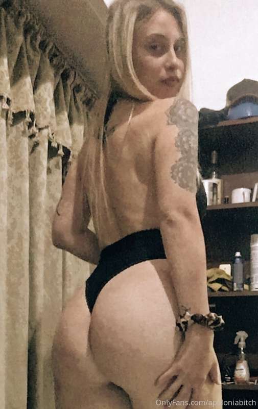 Sunday off ... anyone want to chat? @apoloniabitch
