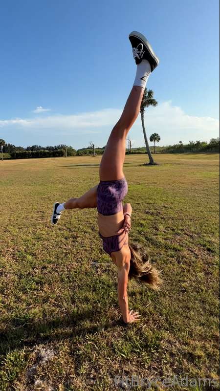 Keep swiping to see me complete a cartwheel 😉 2