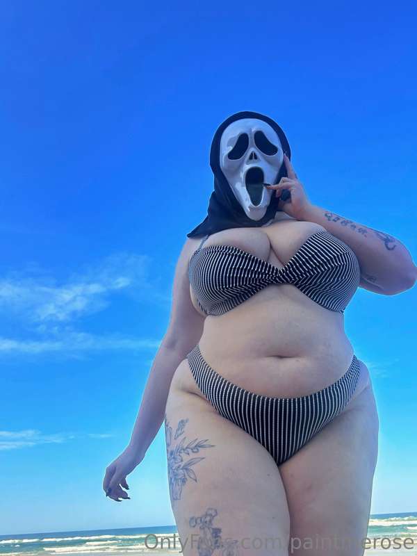 Here for my Halloween beach special 😉 1