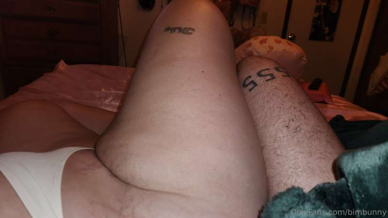 Holy FUCK!!!!!!!! My feeders leg looks TINY next to mine! I'.. 7