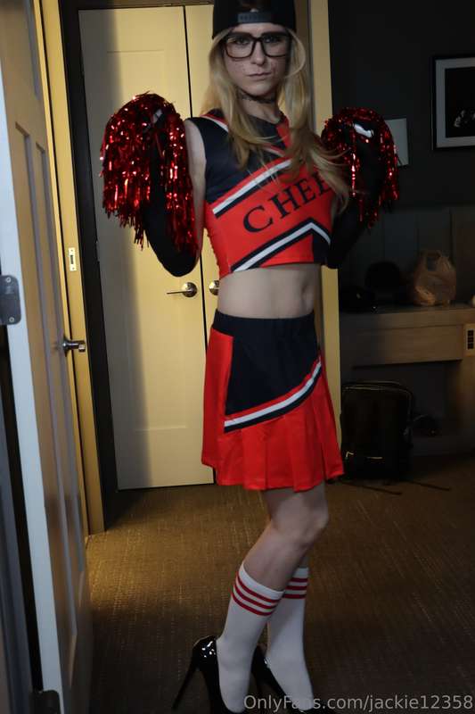 Here are 4 pictures of me in my new cheerleader outfit 🥰 2