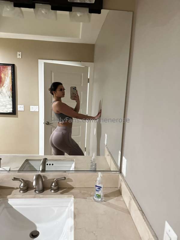 tight fit, perfect view 🍑 1