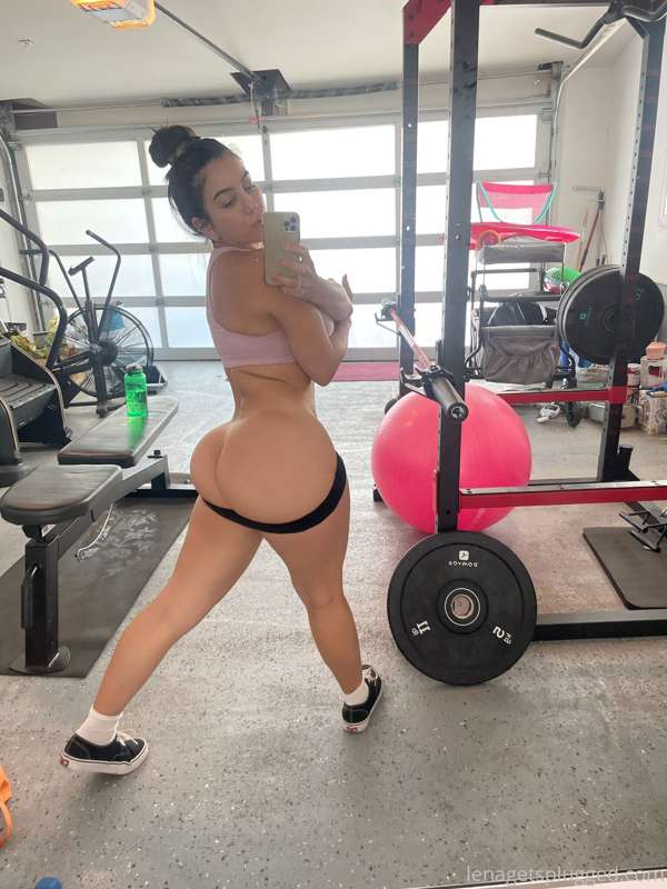 I'm always so horny after working out 🥵 Slide into my DMs an.. 2