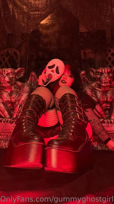 If you make me cum you might survive to be in the sequel 🔪🖤 22