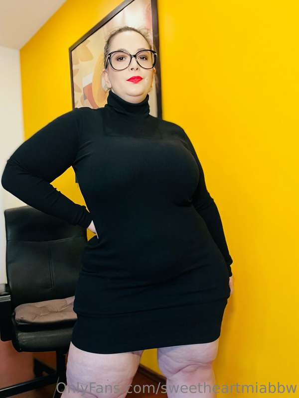 Happy Monday ! Would you get in trouble with HR if i was you.. 9