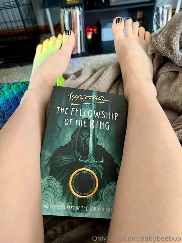 What book are yall reading? Just started this and love it 🥰 ..