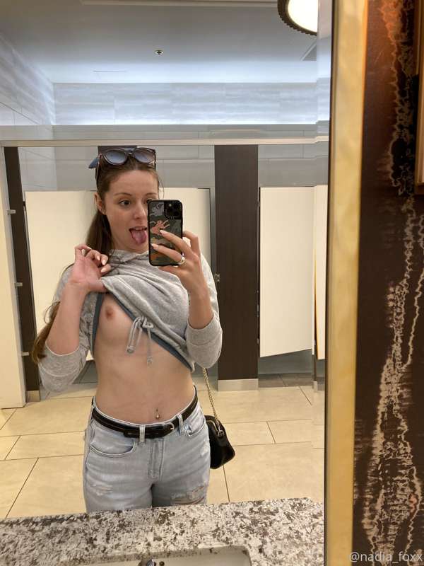 Yay public bathroom flashes 🤩🤩 1
