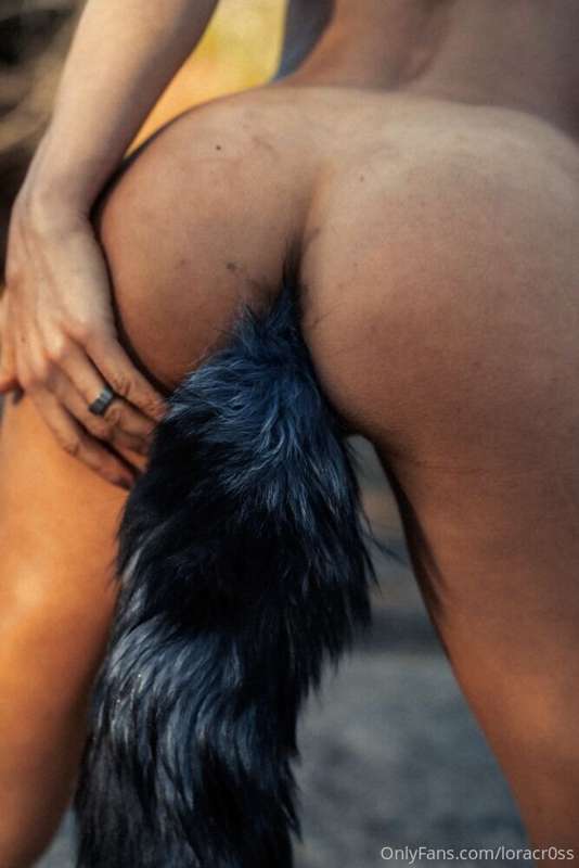 Sooo... I got a new tail lol and had to take some glamour sh.. 6