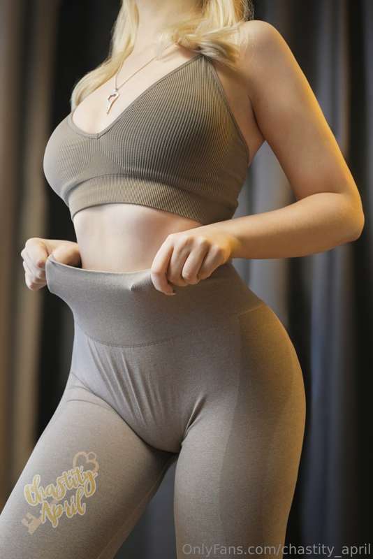 You never know if that girl at the gym is secretly holding s.. 4