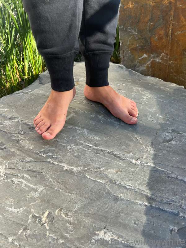 went for a walk, this is for the feet guys xo 😘 3