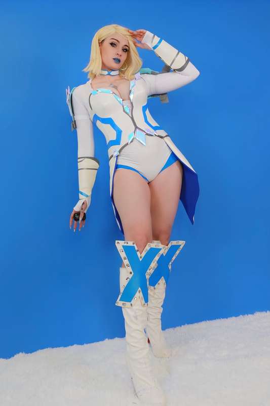 EMMA FROST IS HERE, DARLING 💎I started making this the night.. 1