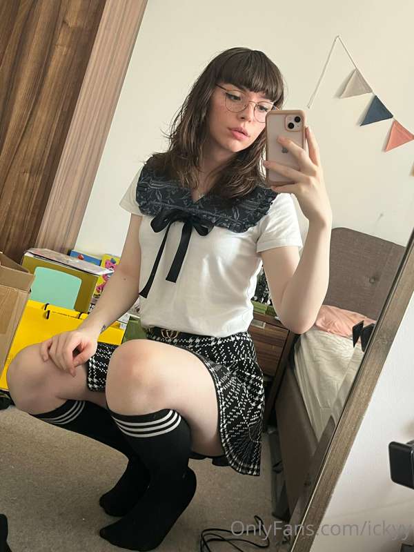 Hope you like my outfit 😌💖 & my lil surprise 😳

I’m having a..