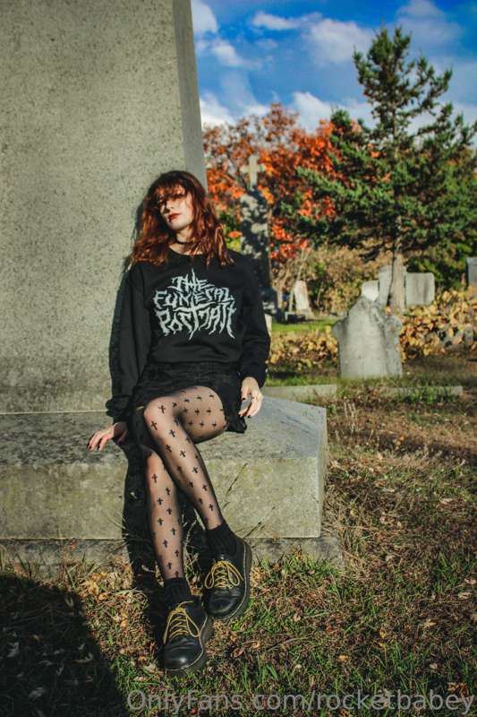 pov: ur goth gf takes you on a date 2