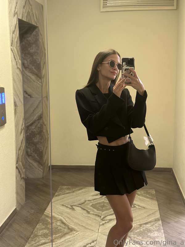 Changed my outfit for more fancy one💫🖤