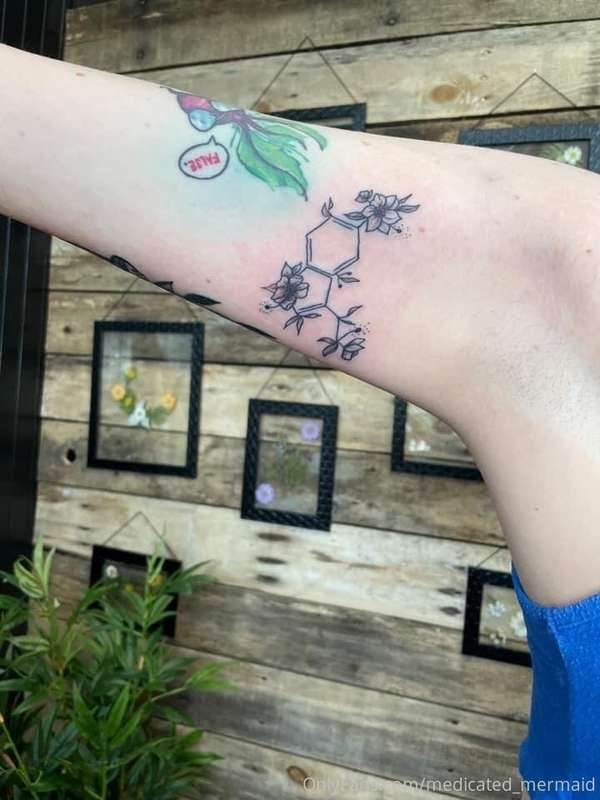 My artist is the bees knees and got a good photo! Let’s enjo..