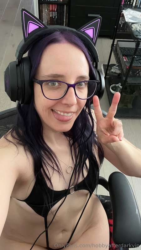 Me earlier today before recording May’s VIP video! Can you g..