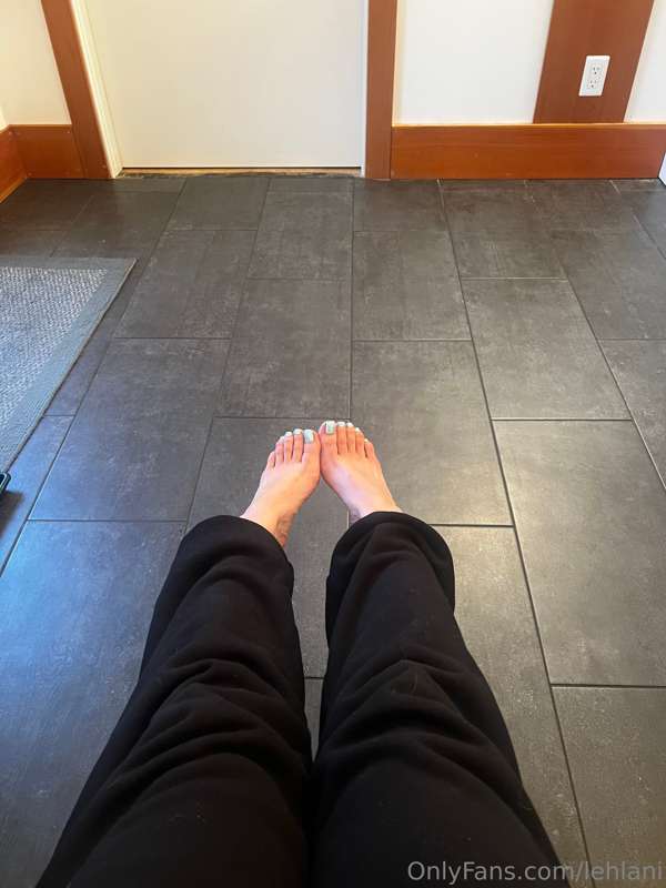 Went for a massage as a bday treat to myself, barefoot the w.. 4