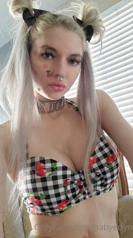 Let me be the cherry on top of your creamy cum 🍒😋😘
