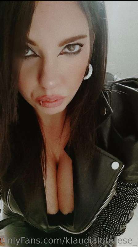 Vi sono mancata?😏😏😏 Vi do una favolosa buonanotte su onlyfan..