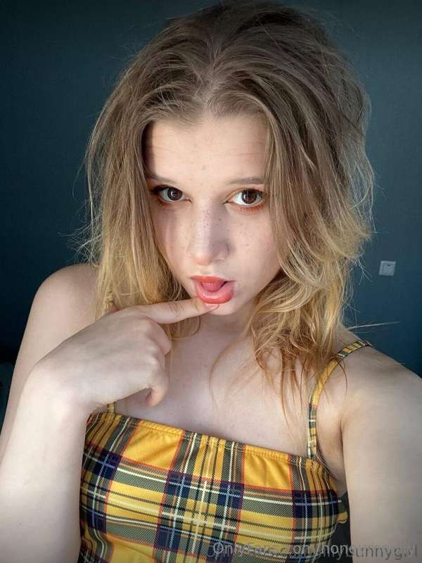 🔥𝗙𝗥𝗘𝗘 𝗢𝗡𝗟𝗬 𝗡𝗢𝗪🔥 @liliybunnygirl She like touch her pink virg..