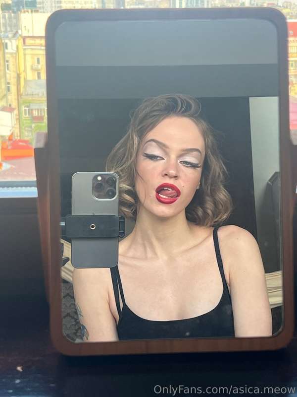 💋Today I'm feeling like wearing red lipstick