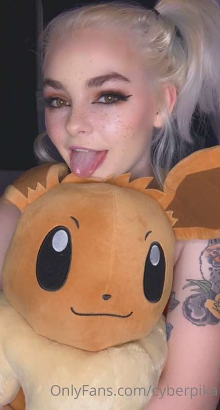 Misty cosplay 🫶🏼 Eevee was fun to ride on should o do it aga.. 6