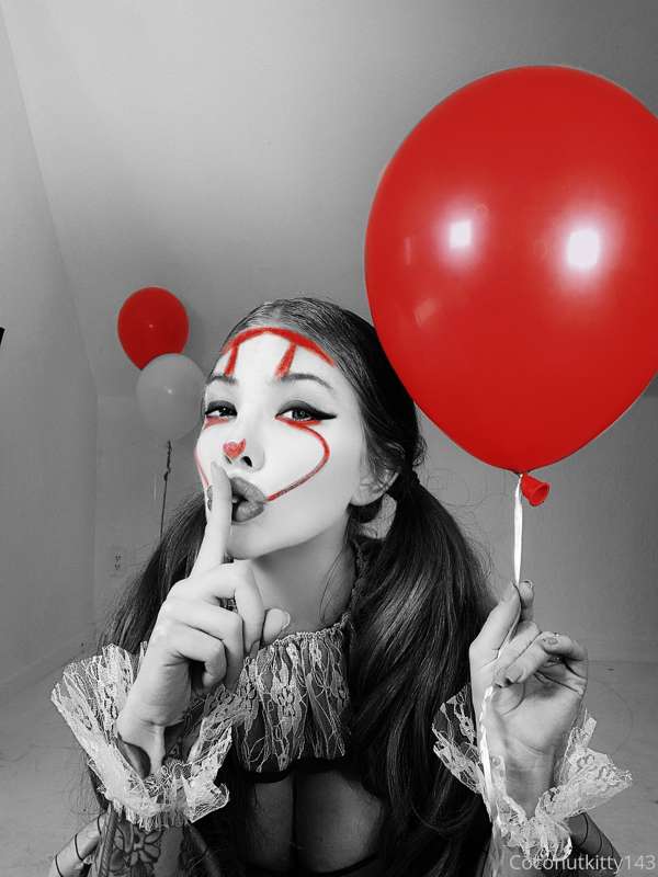 Today’s wholesome storyline: “let’s clown around” 

It’s tha.. 2