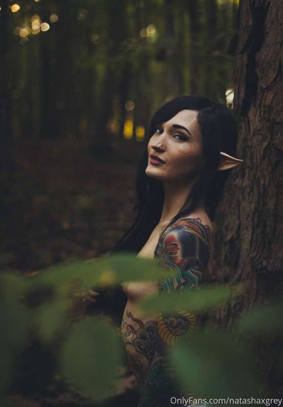 Full elf girl photo set <3 swipe through to see me strip in .. 11