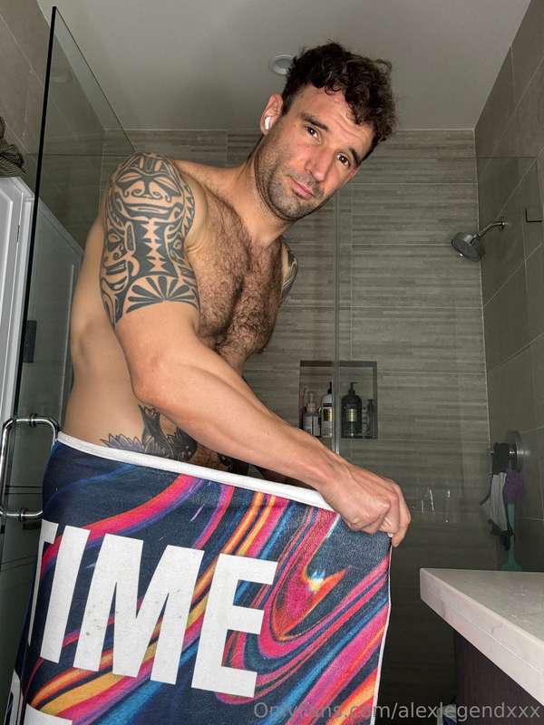 Need a new towel.. to cover up my whole..🍆🤤