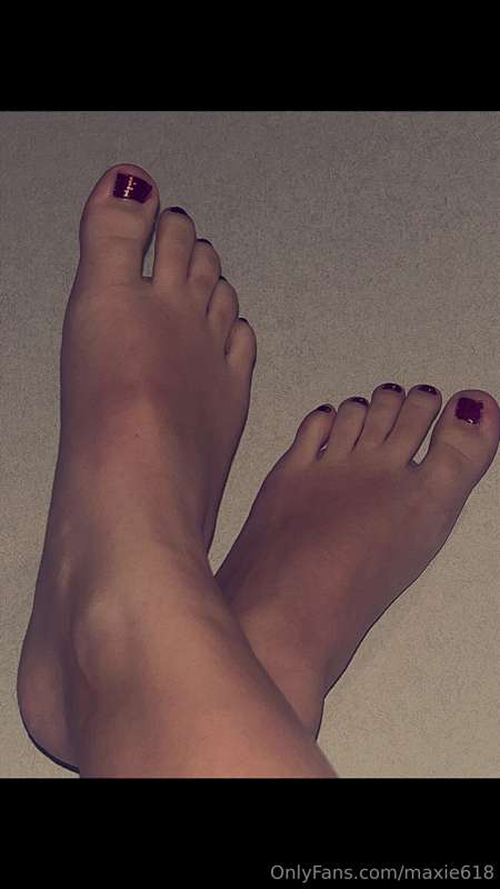 For my feet lovers, what all would you like to see me do👣😘 10