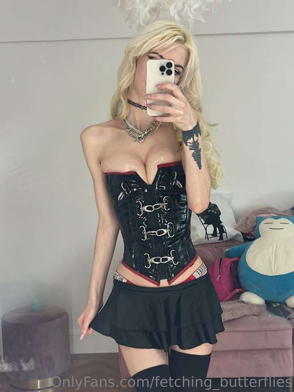 Should I record a domina JOI in this outfit? 🫰🖤 12
