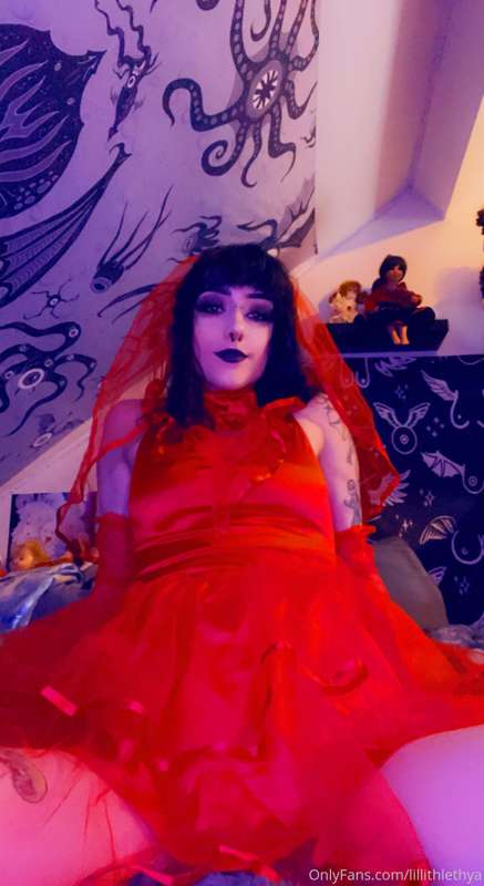 💦❤️ Lydia Deetz needs help taking the dress off ❤️💦 27