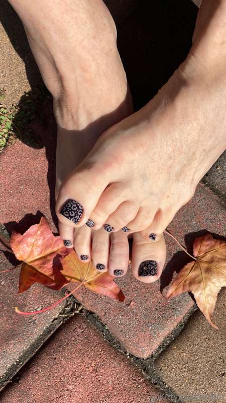 Check out my cheetah print mani-pedi 🥰 What do you think? Bo.. 2