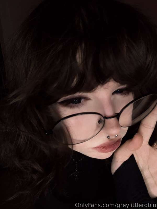 judging in a menacing way  (੭ ˊ^ˋ)੭ ♡