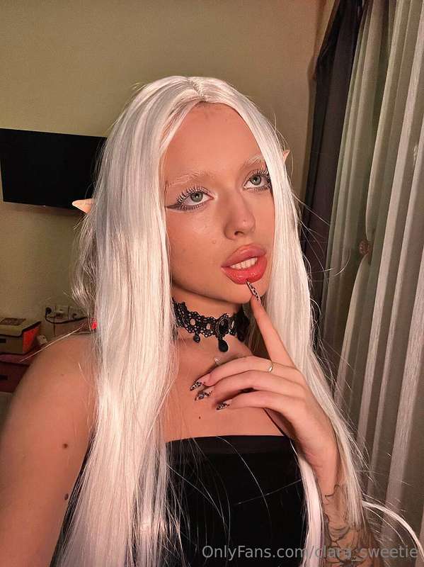 Hey there, sexy! 🌹 Imagine us in a candlelit room, the only ..