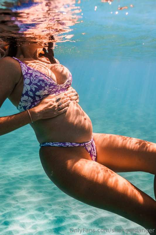 NEW BRITT PREGNANCY UNDERWATER VIDEOS & PICS!!! This was our..