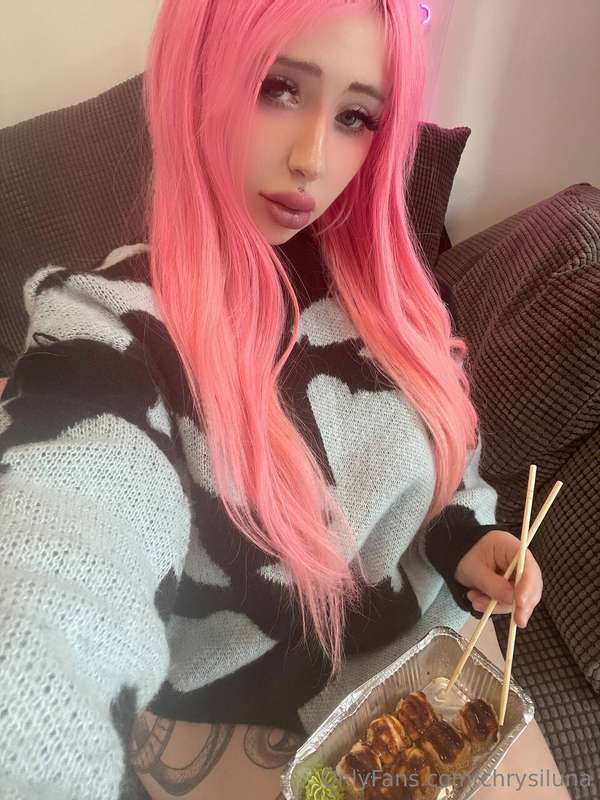 Heh, do you like eating sushi? 🍣 I think almost everyone lik..