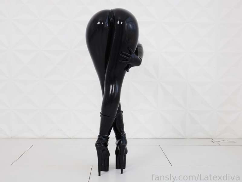 Latexdiva - Fansly - 18 Nov, 2022 2